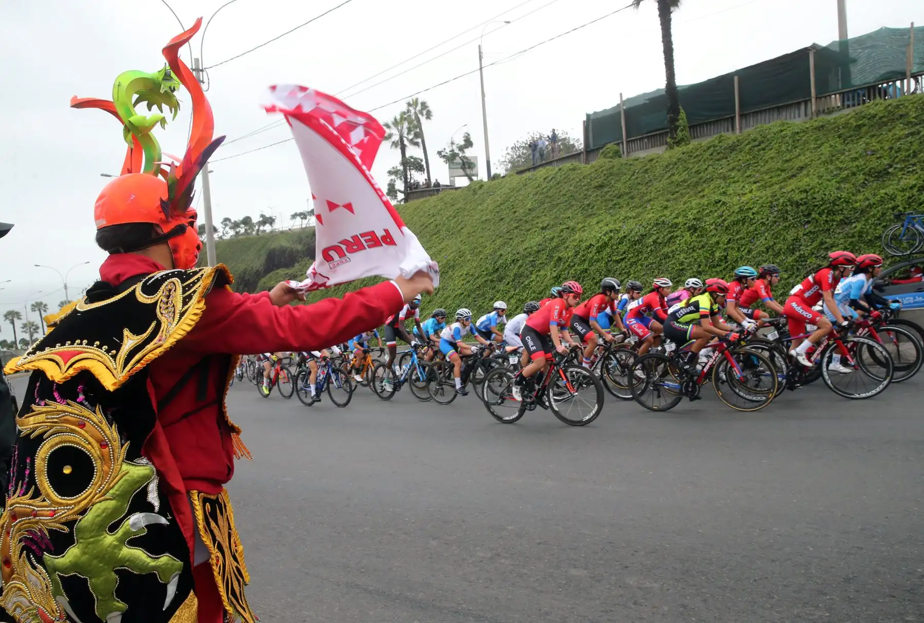 Lima 2019:  competencia de ciclismo en la costa verde final  Foto: ANDINA/Norman Córdova