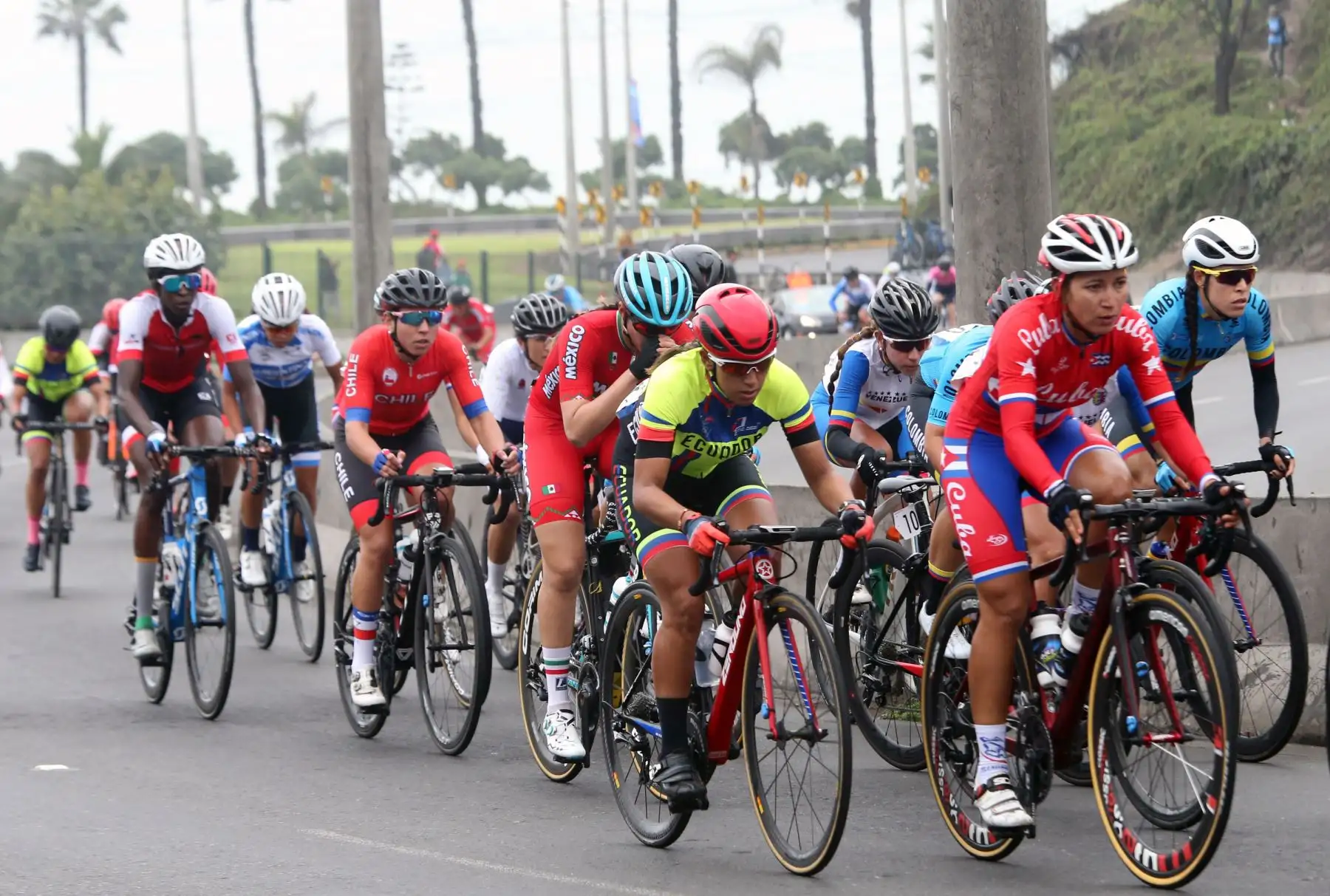 Lima 2019:  competencia de ciclismo en la costa verde final  Foto: ANDINA/Norman Córdova