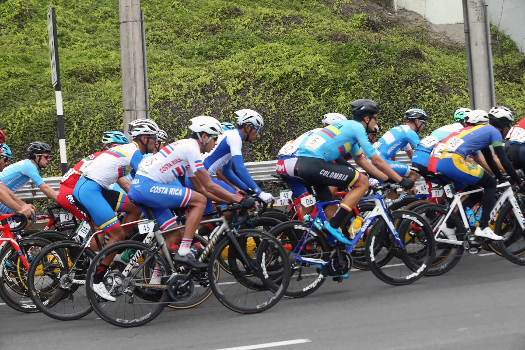 Lima 2019:  competencia de ciclismo en la costa verde final  Foto: ANDINA/Norman Córdova