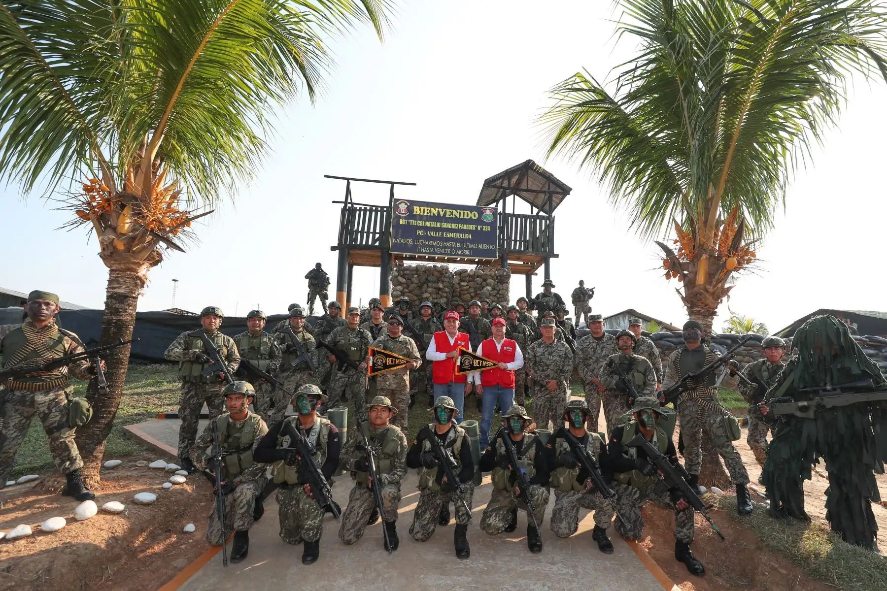 Ministro de Defensa Jorge Moscoso rindió homenaje a suboficial caído en operativo en el Vraem y visito  a personal de la base militar de Pichari. Foto:ANDINA/MINDEF