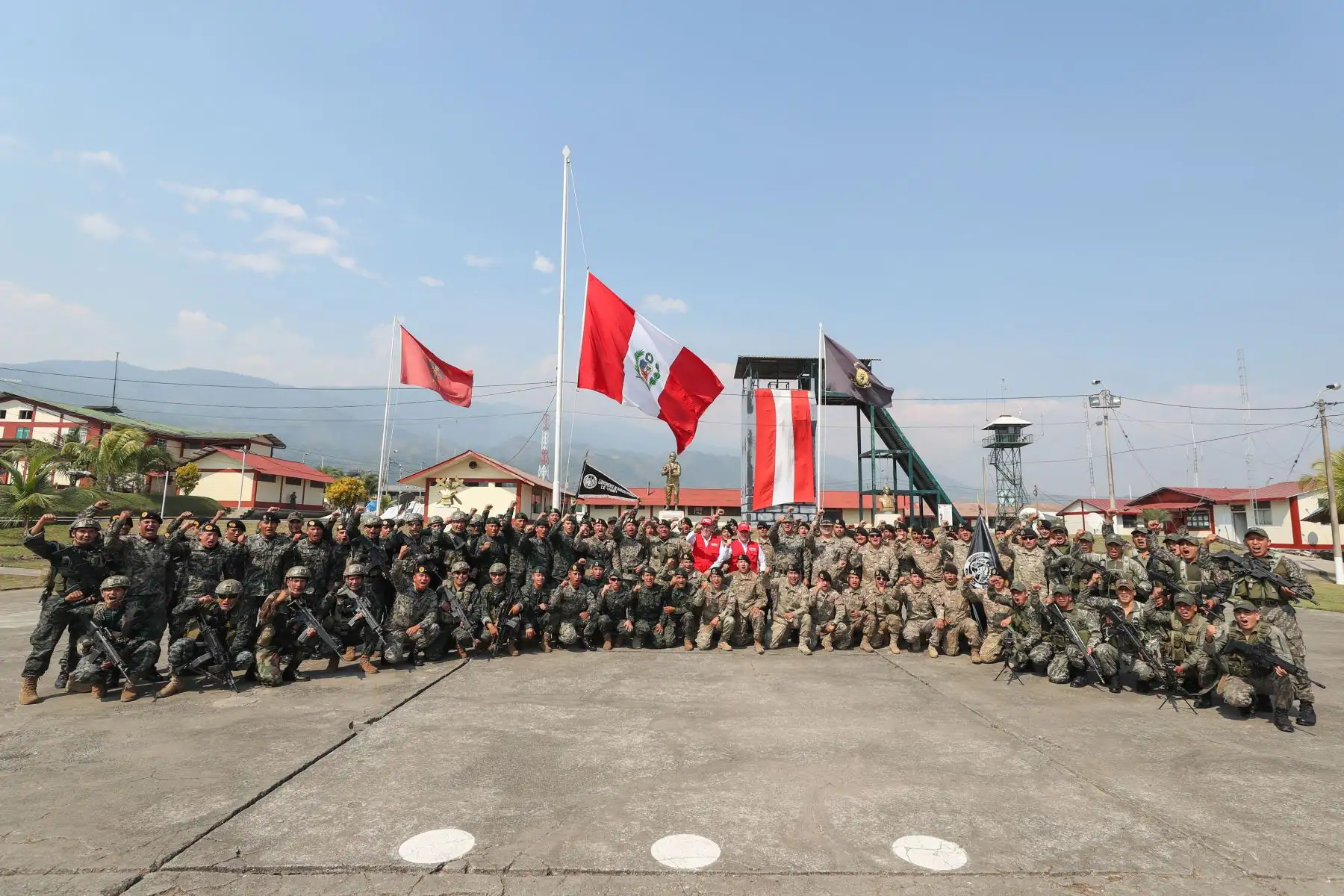Ministro de Defensa Jorge Moscoso rindió homenaje a suboficial caído en operativo en el Vraem y visito  a personal de la base militar de Pichari. Foto:ANDINA/MINDEF