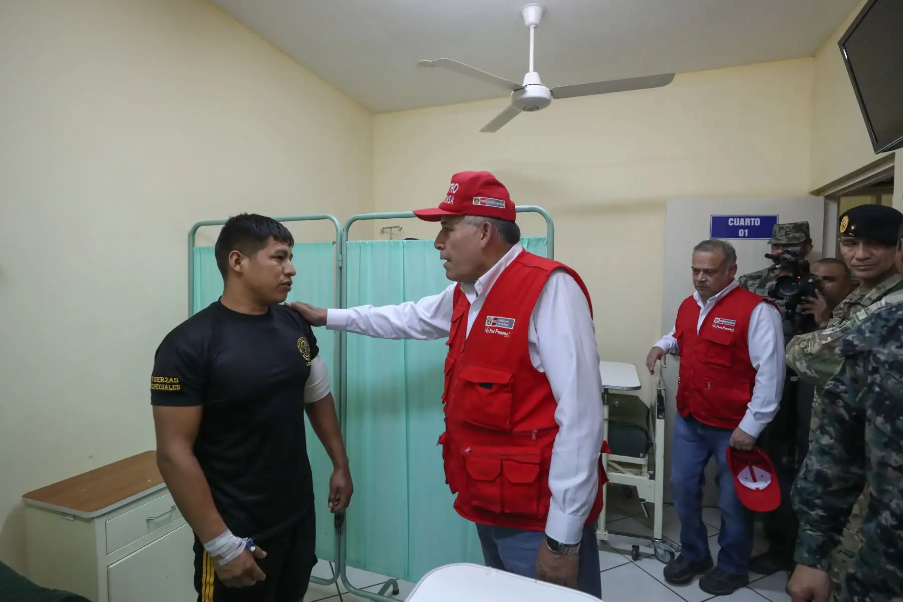 Ministro de Defensa Jorge Moscoso rindió homenaje a suboficial caído en operativo en el Vraem y visito  a personal de la base militar de Pichari. Foto:ANDINA/MINDEF