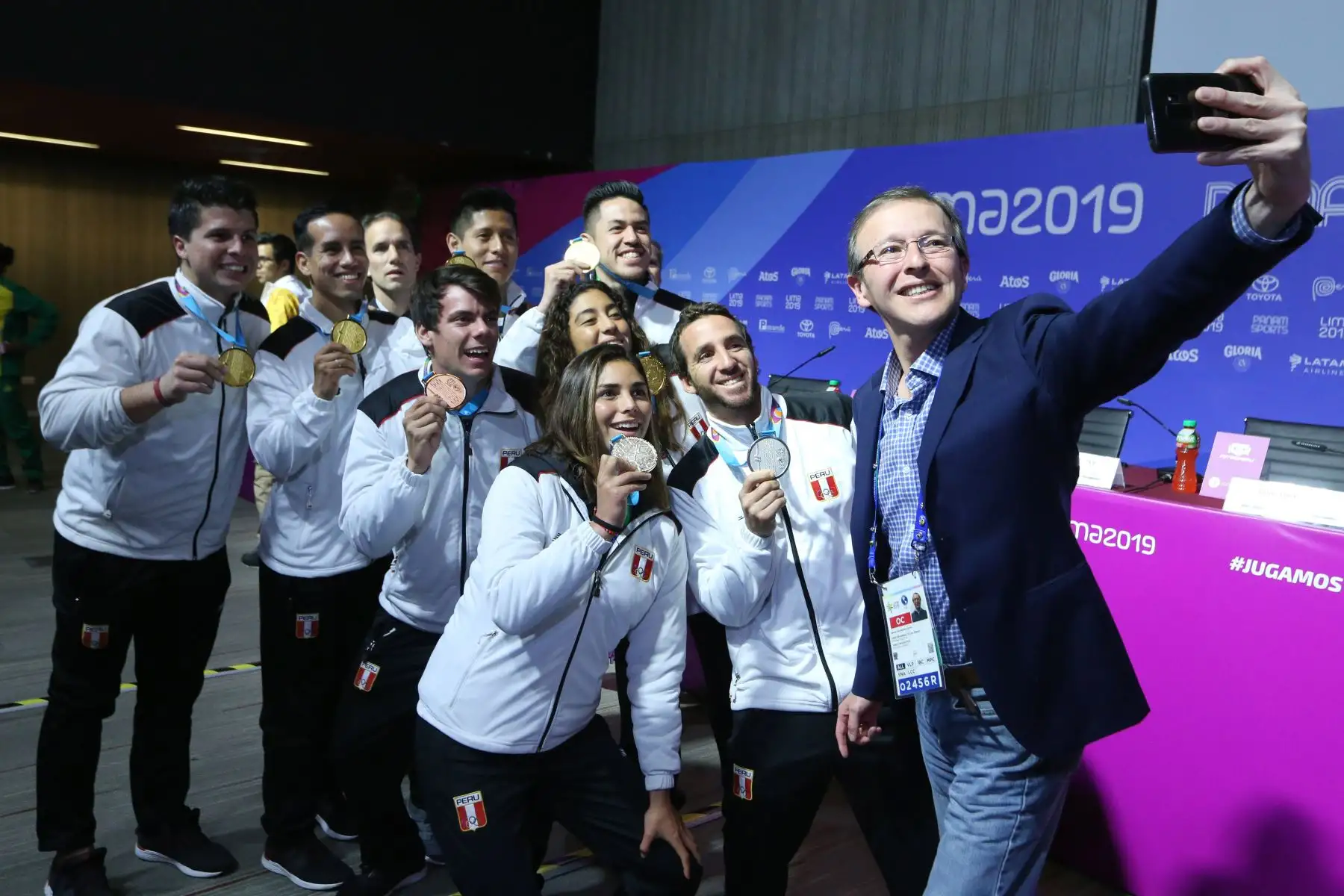 Conferencia de prensa Alberto Valenzuela, Director General en Juegos Panamericanos y Parapanamericanos Lima 2019 y las estrellas de los Panamericanos Kevin Martinez ( Fronton ), Monica Abbott (USA ) en softall, Rafaela Silva ( Brasil ) en Judo, Juan Echevarria ( Cuba) en Salto Largo, Daniella Rosas ( Perú) en Surf, Lucca Mesinas ( Perú) en Surf, Vania Torres ( Perú) en Surf  y El equipo peruano de kata masculino conformado por John Trebejo, Oliver Del Castillo y Carlos Lam.
Foto: ANDINA/Eddy Ramos