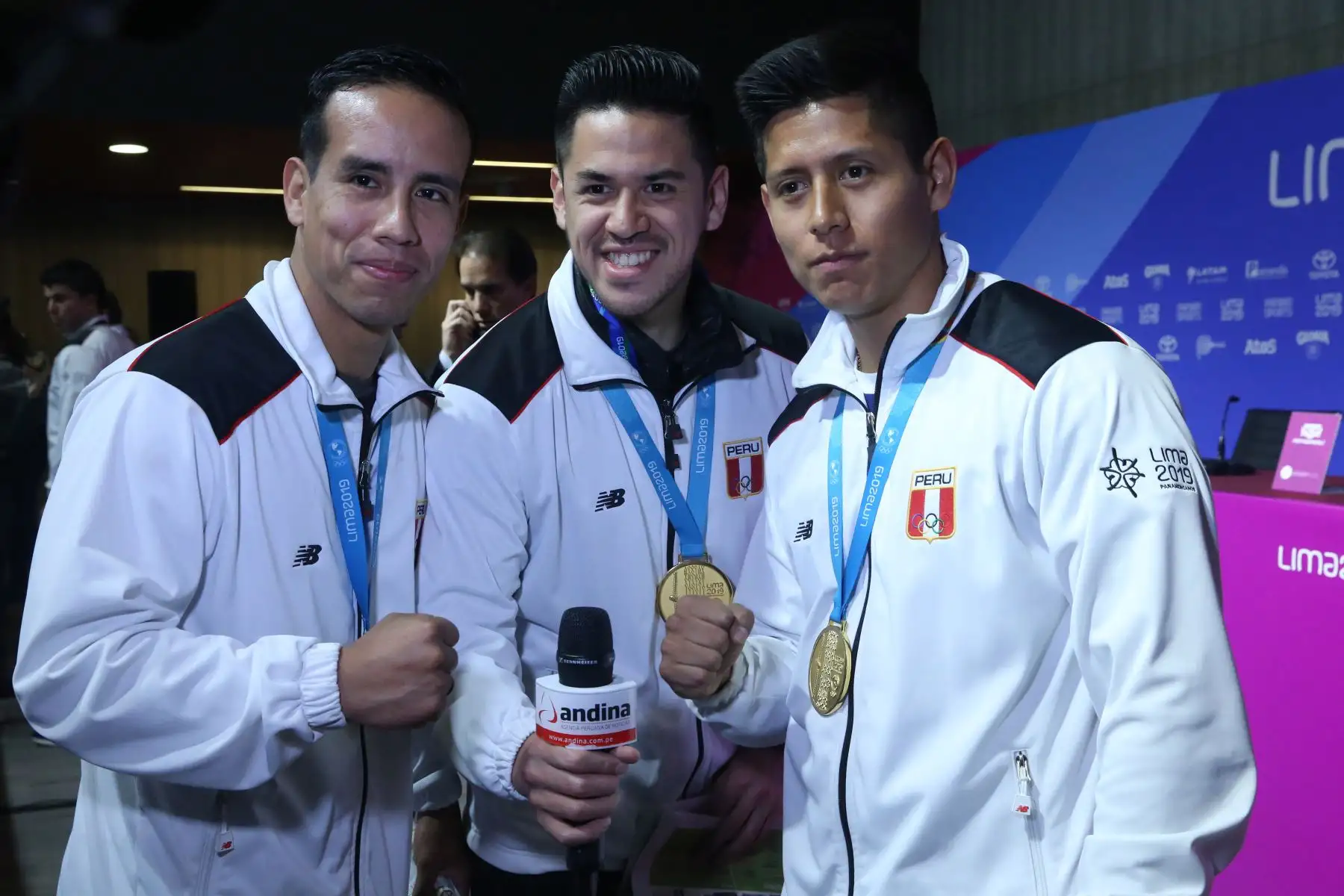 El equipo peruano de kata masculino conformado por John Trebejo, Oliver Del Castillo y Carlos Lam.
Foto: ANDINA/Eddy Ramos