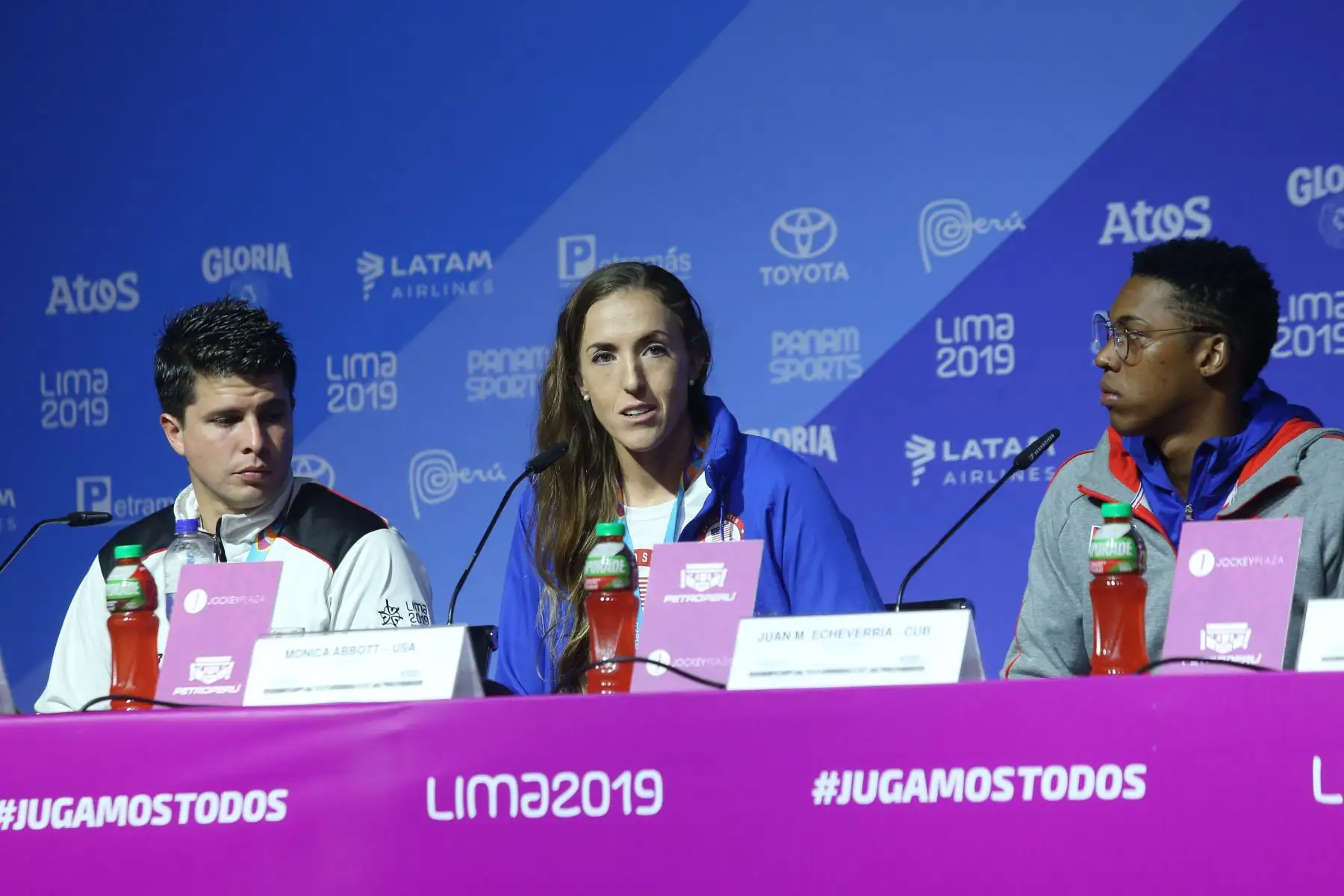 Conferencia de prensa de Monica Abbott (USA )ganadora en softall.
Foto:ANDINA/Eddy Ramos