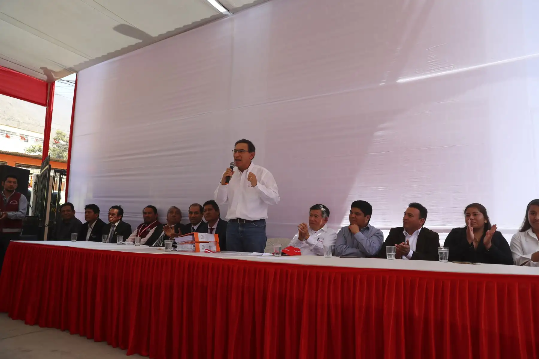 En el marco de las obras de reconstrucción, el Presidente de la República Martín Vizcarra en Santa Rosa de Quives, provincia de Canta, inauguró la vía de acceso a Huaraví.
Foto: ANDINA/Prensa Presidencia