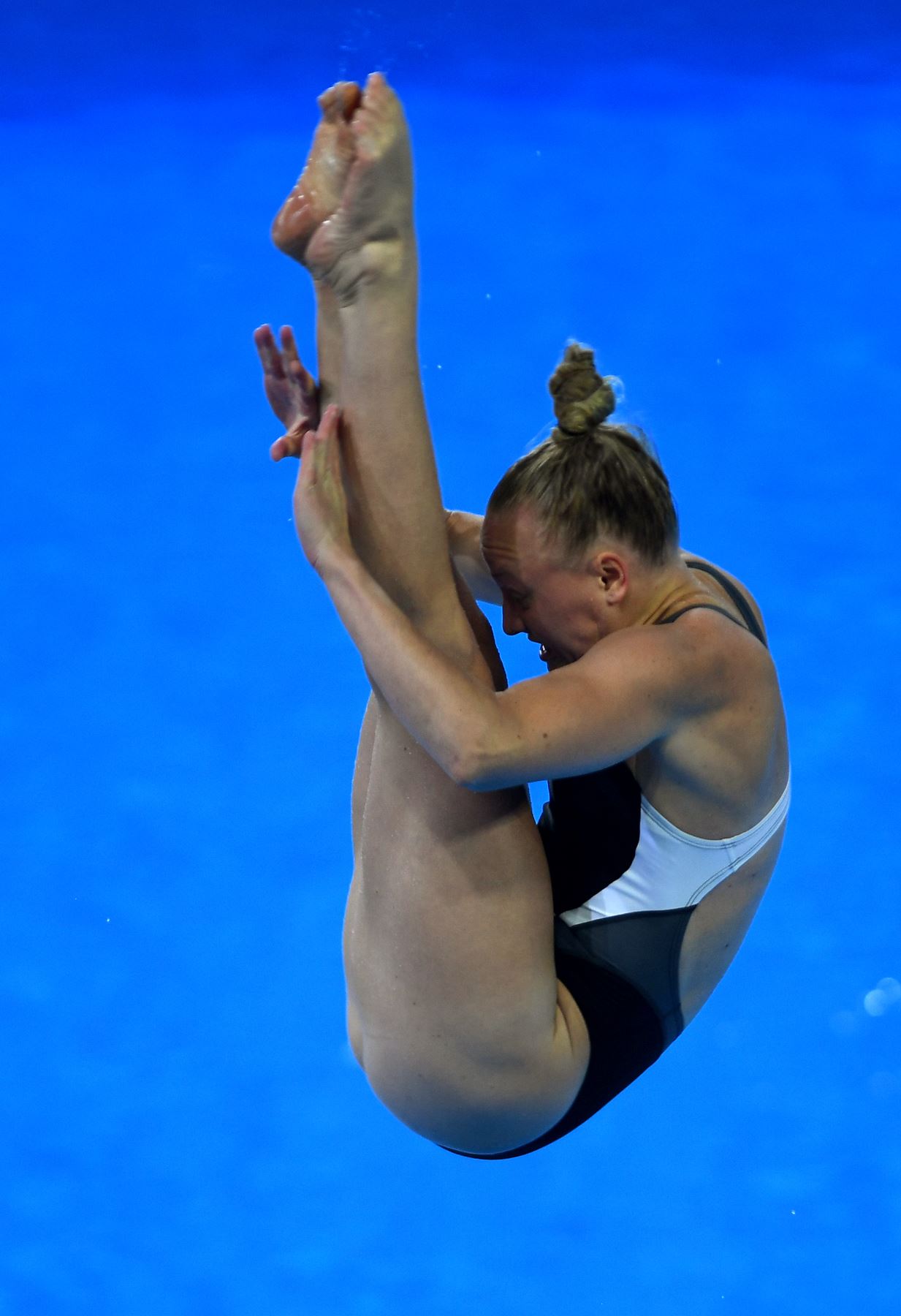 La estadounidense Sarah Bacon hace su salto durante la final de trampolín femenino de 1m de la competencia de buceo durante los Juegos Panamericanos de Lima 2019. AFP