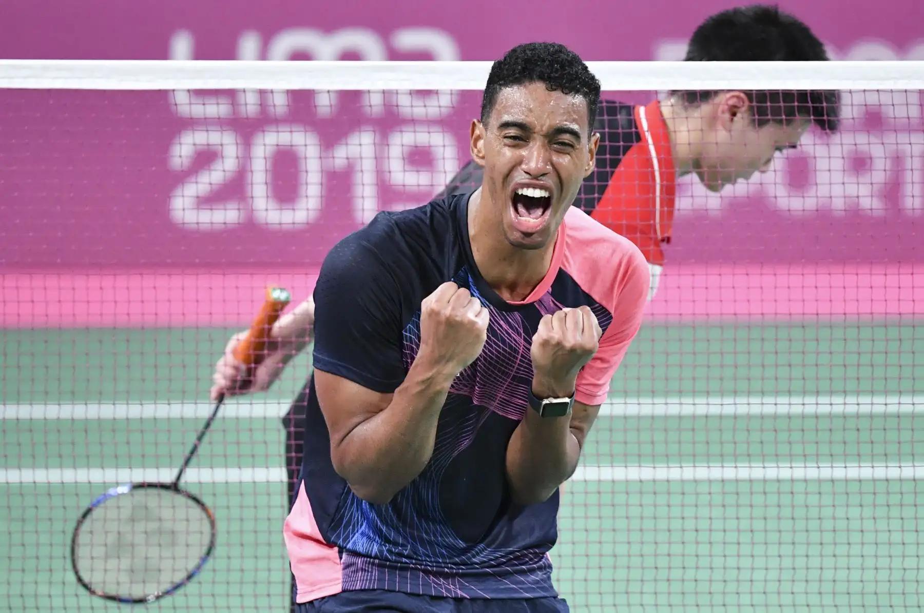El brasileño Ygor Coelho celebra después de ganar la medalla de oro en el partido de bádminton masculino individual durante los Juegos Panamericanos de Lima 2019. AFP