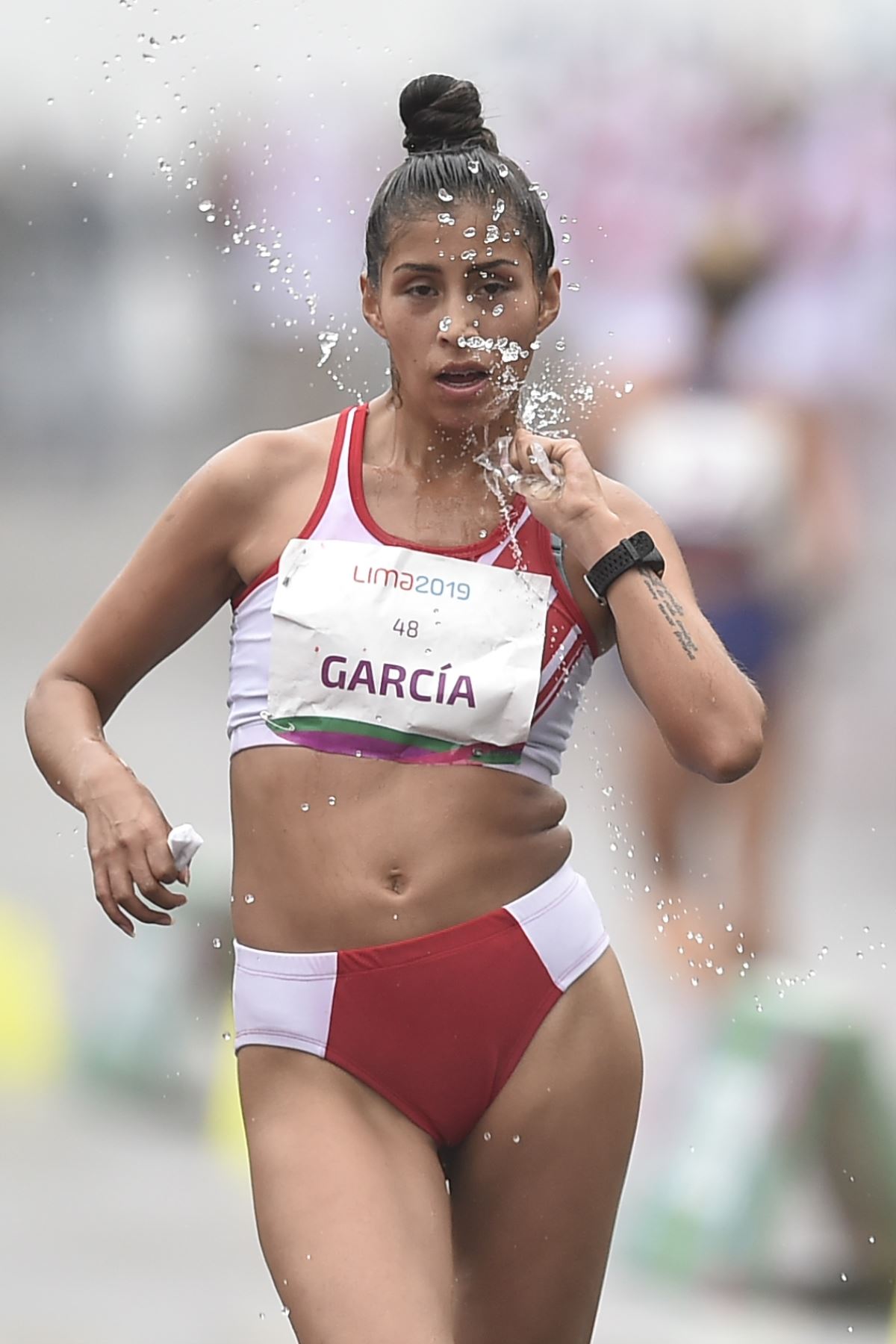 La peruana Kimberly García compite en la carrera final femenina de 20 km a pie durante los Juegos Panamericanos de Lima 2019