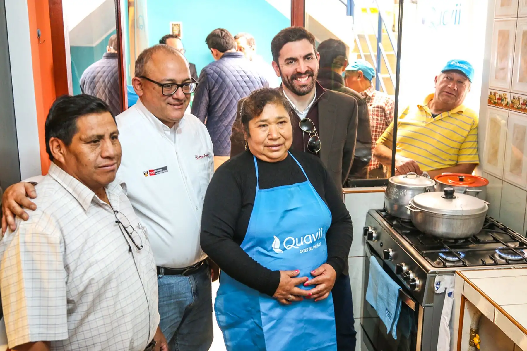 Viceministro de Hidrocarburos, Eduardo Guevara Dodds, visita familia beneficiada con el gas natural en Cajamarca. Foto: Cortesía.
