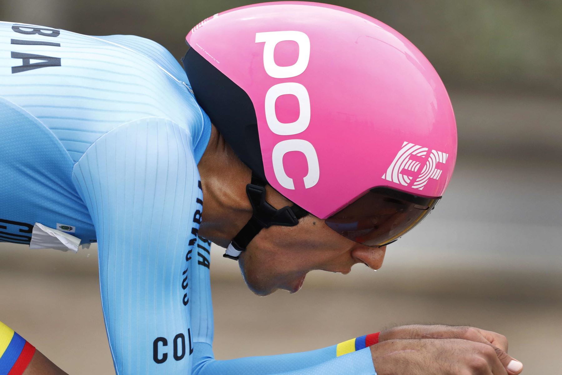 El ciclista colombiano Daniel MartÌnez Poveda, oro, compite este miércoles durante la prueba de Contra Reloj Individual Masculina en los Juegos Panamericanos Lima 2019. EFE