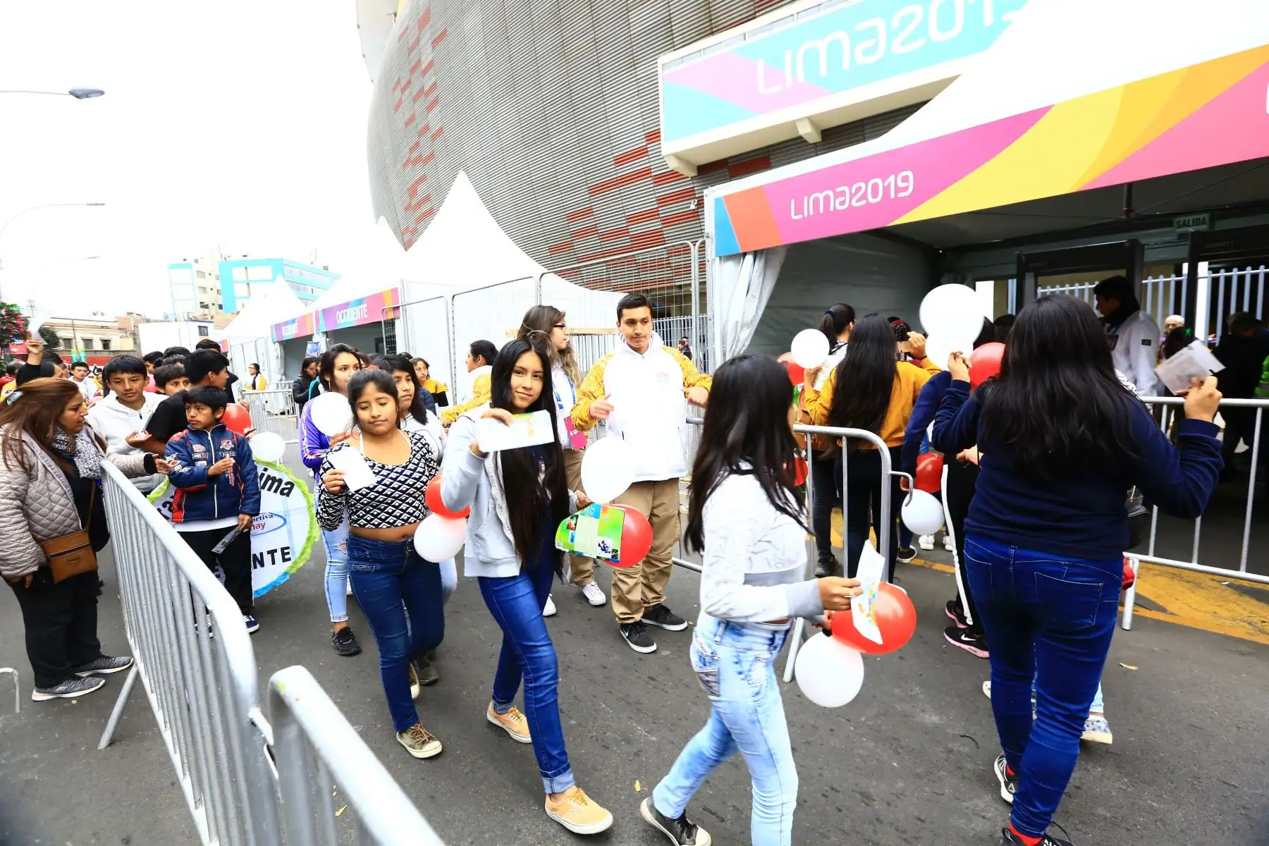 Niños de Huachipa asisten a la Clausura de los Juegos Panamericanos gracias a las entradas Solidarias de Lima 2019
