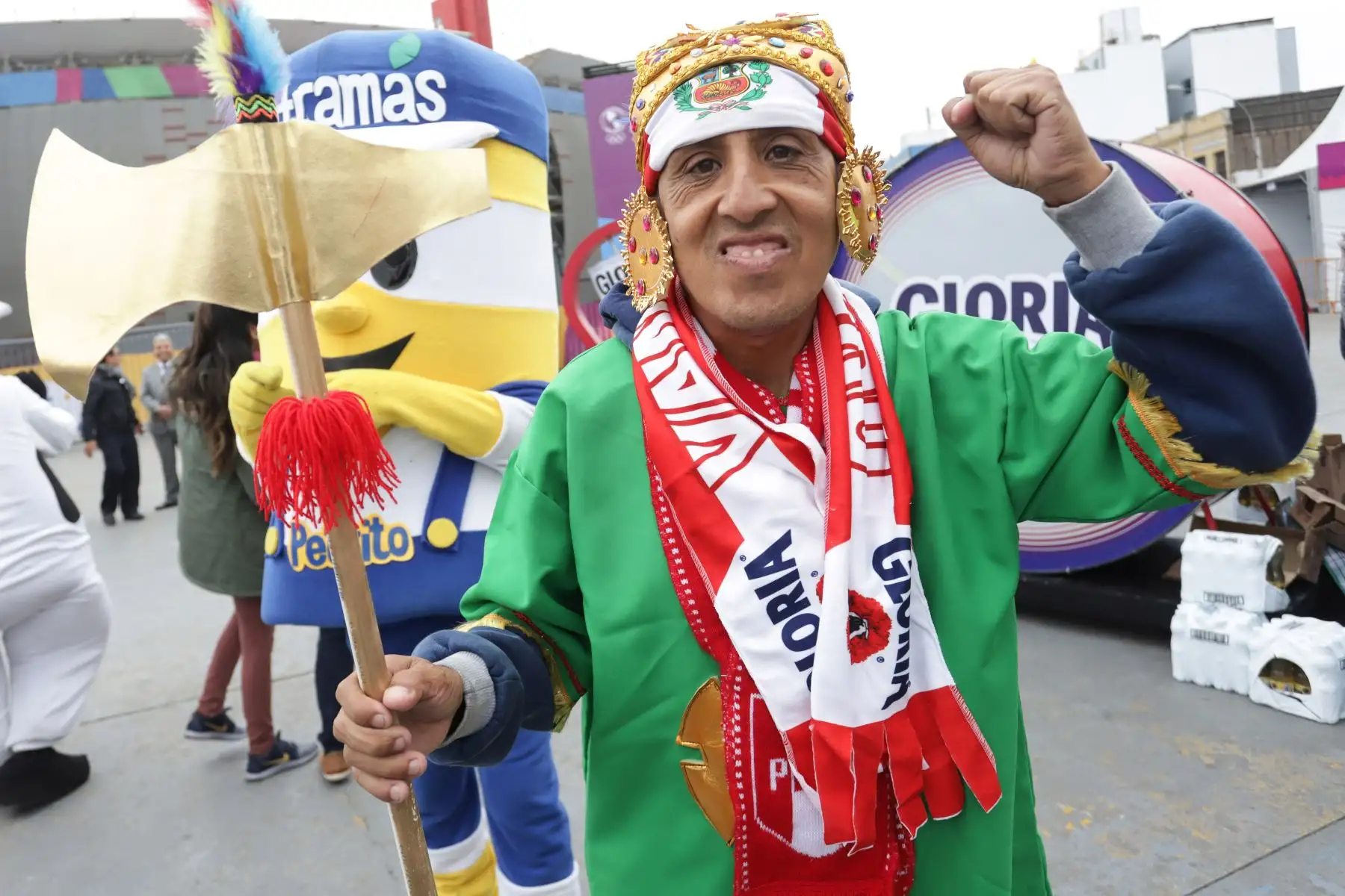 Aficionados llegan al estadio Nacional para la clausura de los Juegos Panamericanos Lima 2019.
Foto: ANDINA/Jorge Tello