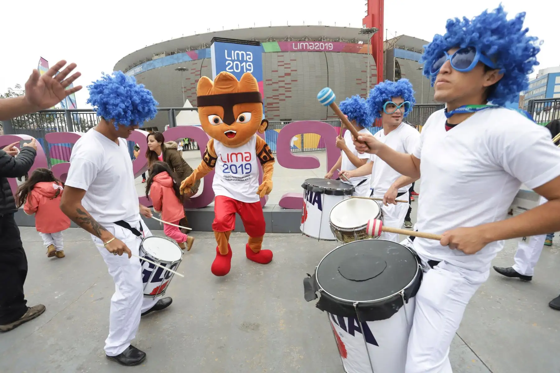 Aficionados llegan al estadio Nacional para la clausura de los Juegos Panamericanos Lima 2019.
Foto: ANDINA/Jorge Tello