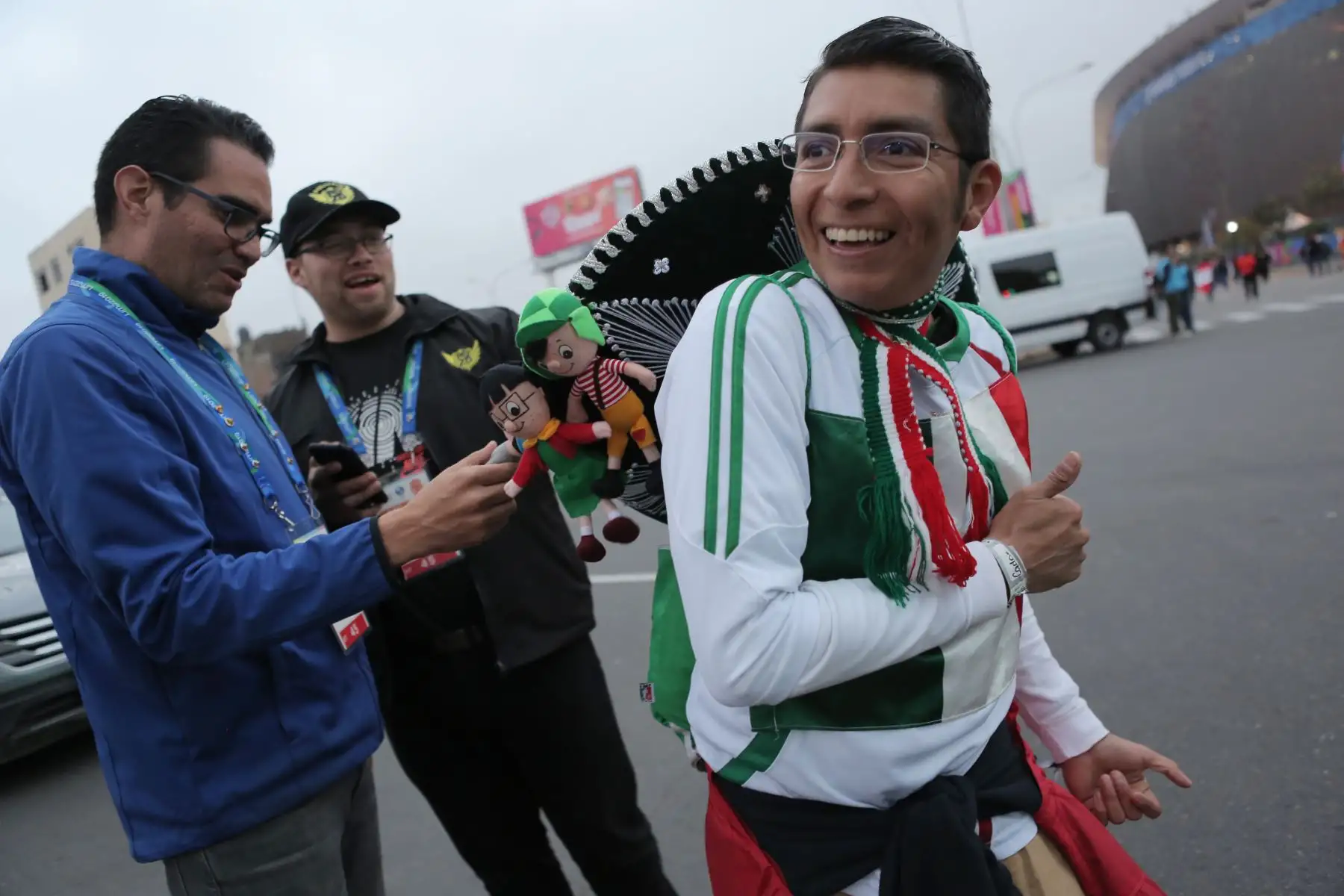 Aficionados llegan al estadio Nacional para la clausura de los Juegos Panamericanos Lima 2019. Foto: ANDINA/David Huamaní