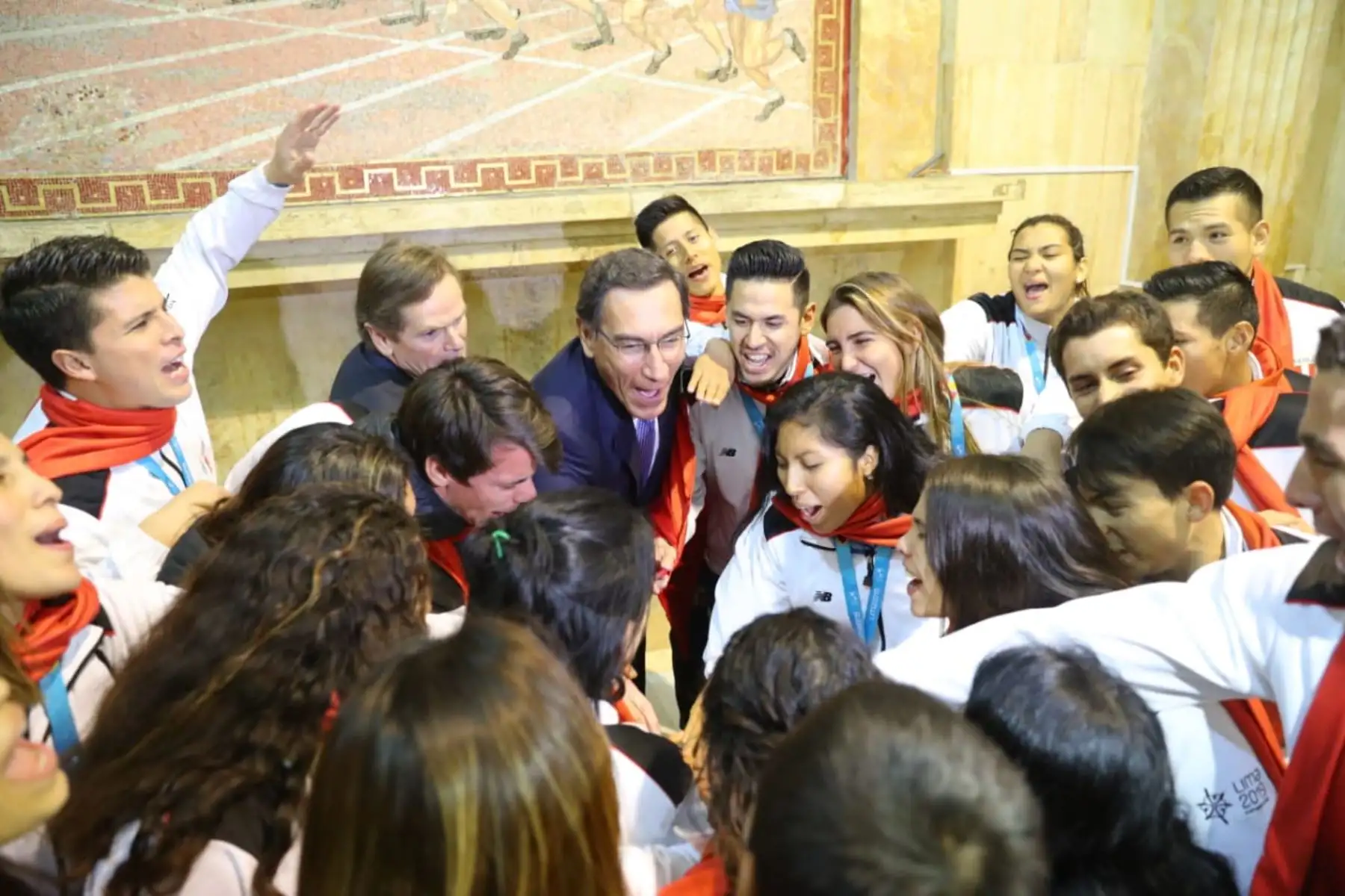 Jefe de Estado,Martín Vizcarra, junto a los deportistas peruanos que obtuvieron medallas en los Juegos Panamericanos Lima 2019.Foto: ANDINA/Prensa Presidencia