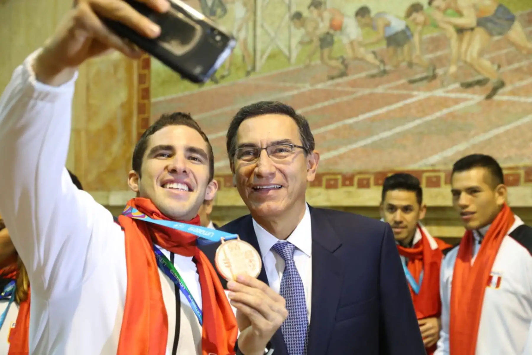Jefe de Estado,Martín Vizcarra, junto a los deportistas peruanos que obtuvieron medallas en los Juegos Panamericanos Lima 2019.Foto: ANDINA/Prensa Presidencia