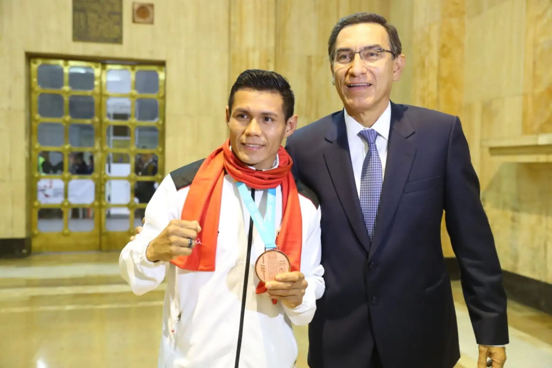 Jefe de Estado,Martín Vizcarra, junto a los deportistas peruanos que obtuvieron medallas en los Juegos Panamericanos Lima 2019.Foto: ANDINA/Prensa Presidencia