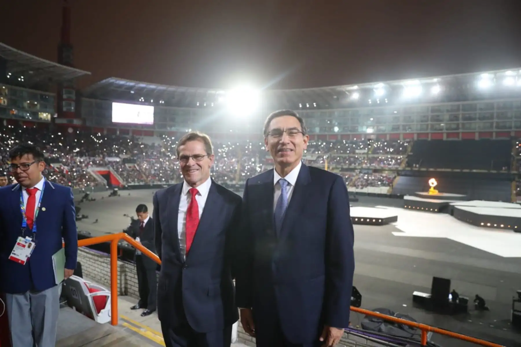 Jefe de Estado,Martín Vizcarra, junto al presidente del Comité Organizador de los Juegos Panamericanos Lima 2019, Carlos Neuhaus.Foto: ANDINA/Prensa Presidencia