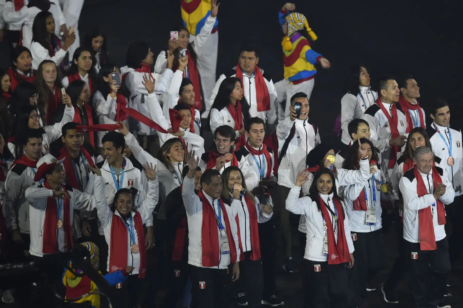 La delegación de Perú participa en el Desfile de las Naciones durante la ceremonia de clausura de los Juegos Panamericanos de Lima 2019 en Lima el 11 de agosto de 2019. AFP