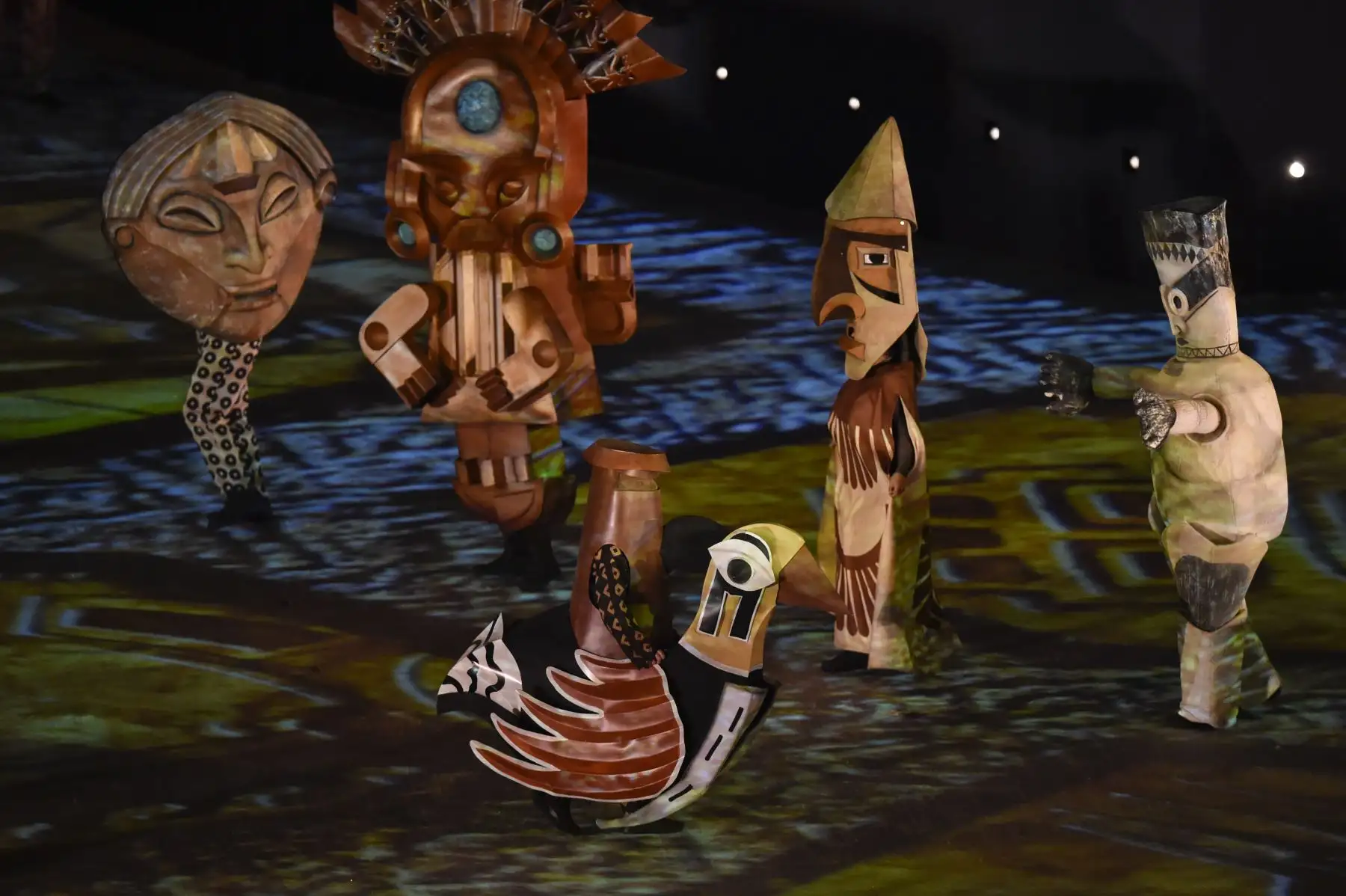Los artistas representan escenas y artefactos de las culturas antiguas del Perú durante la ceremonia de clausura de los Juegos Panamericanos de Lima 2019 en Lima el 11 de agosto de 2019.AFP