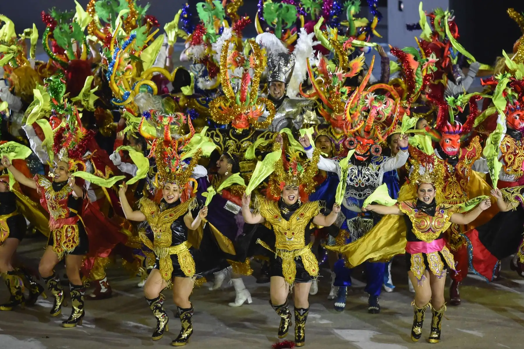 Los artistas representan escenas y artefactos de las culturas antiguas del Perú durante la ceremonia de clausura de los Juegos Panamericanos de Lima 2019 en Lima el 11 de agosto de 2019.AFP