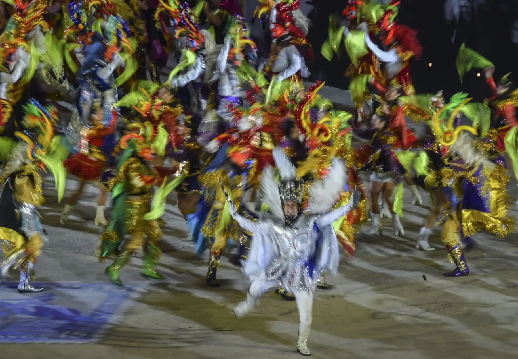 Los artistas representan escenas y artefactos de las culturas antiguas del Perú durante la ceremonia de clausura de los Juegos Panamericanos de Lima 2019 en Lima el 11 de agosto de 2019.AFP