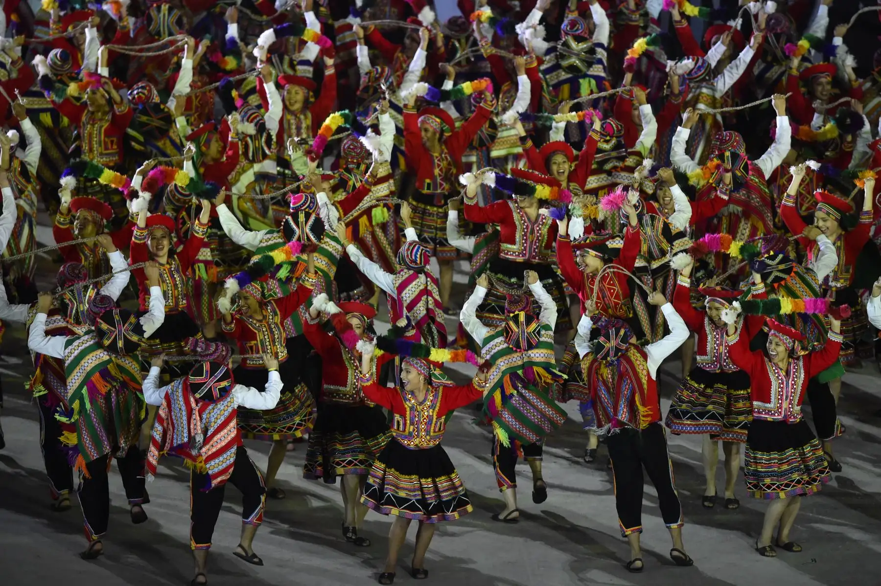 Los artistas representan escenas y artefactos de las culturas antiguas del Perú durante la ceremonia de clausura de los Juegos Panamericanos de Lima 2019 en Lima el 11 de agosto de 2019.AFP