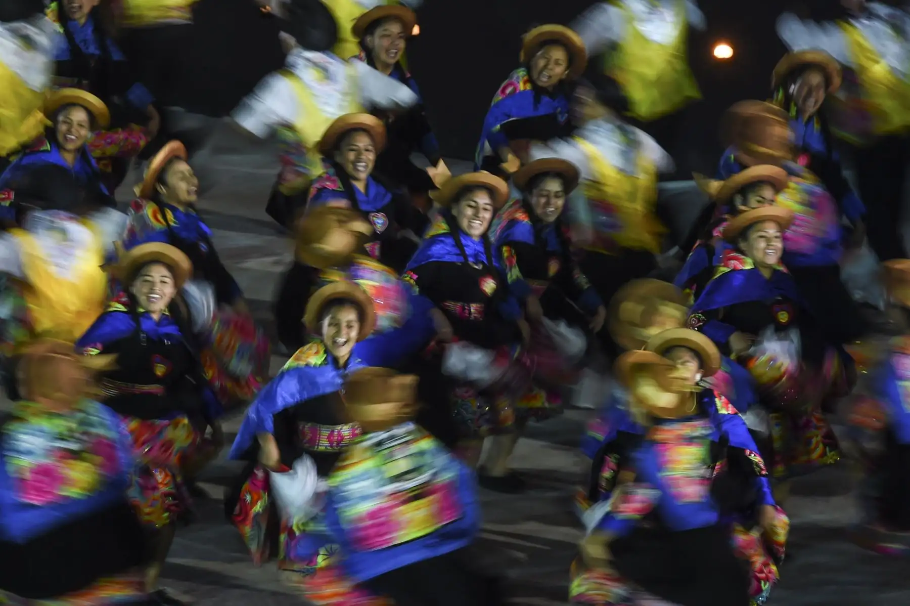 Los artistas representan escenas y artefactos de las culturas antiguas del Perú durante la ceremonia de clausura de los Juegos Panamericanos de Lima 2019 en Lima el 11 de agosto de 2019.AFP