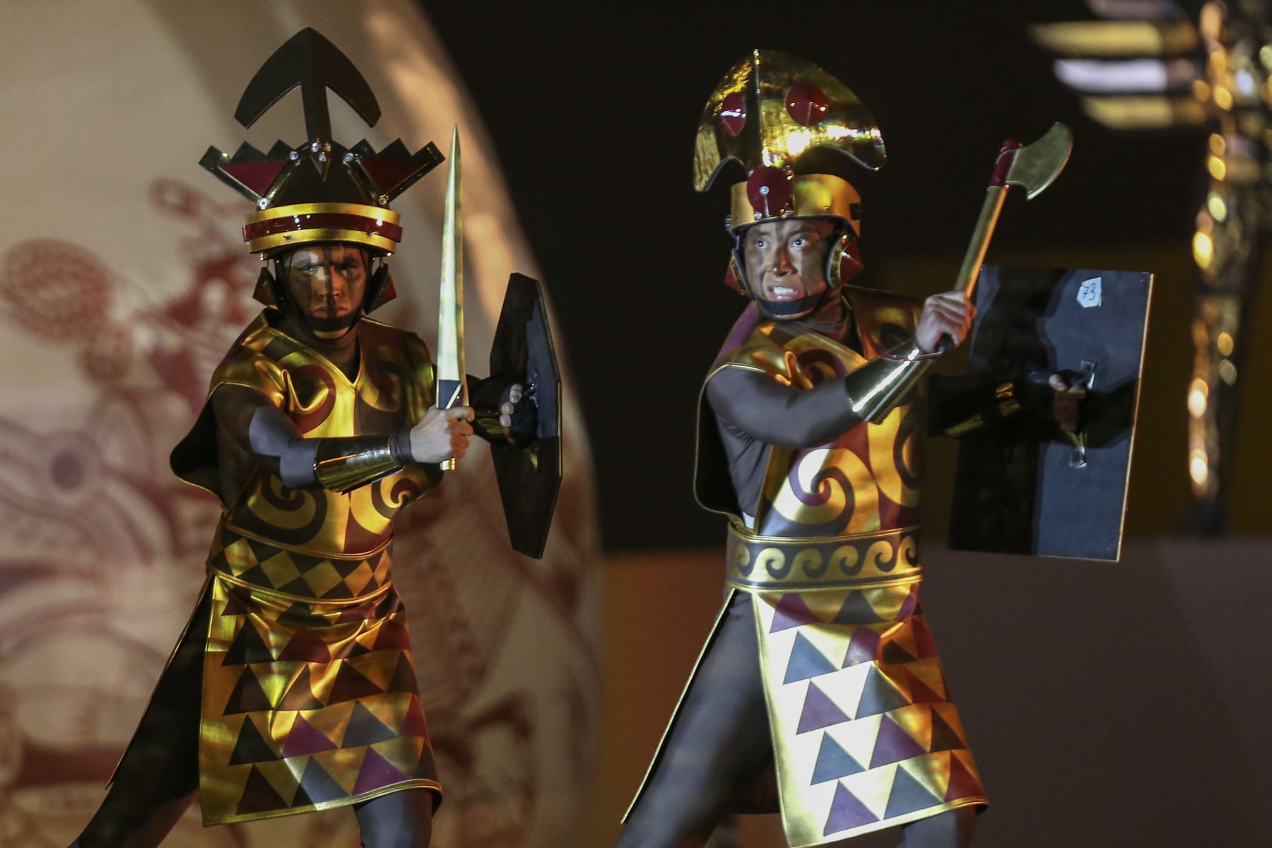 Los artistas representan escenas y artefactos de las culturas antiguas del Perú durante la ceremonia de clausura de los Juegos Panamericanos de Lima 2019 en Lima el 11 de agosto de 2019.AFP