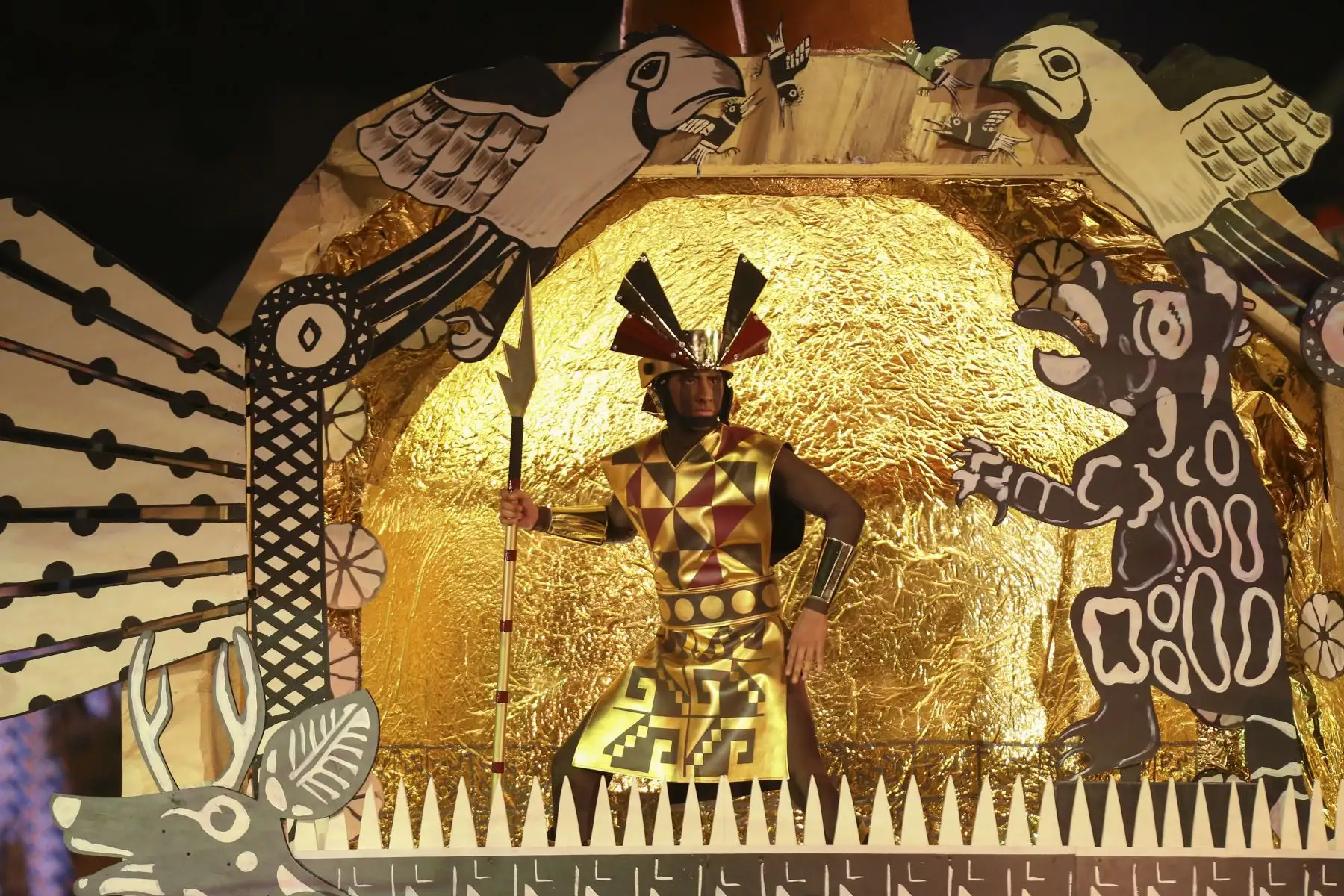Los artistas representan escenas y artefactos de las culturas antiguas del Perú durante la ceremonia de clausura de los Juegos Panamericanos de Lima 2019 en Lima el 11 de agosto de 2019.AFP