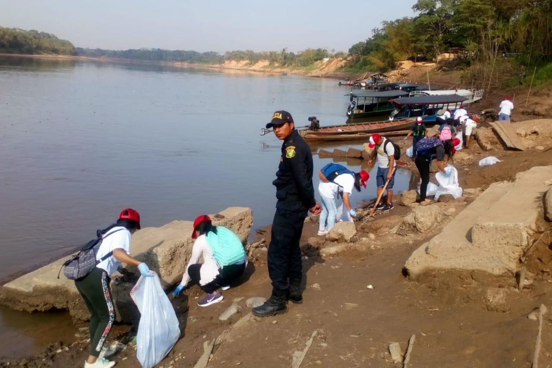 Recolectan cuatro toneladas de desperdicios en zona de amortiguamiento de la Reserva Nacional Tambopata, en Madre de Dios. ANDINA/Difusión