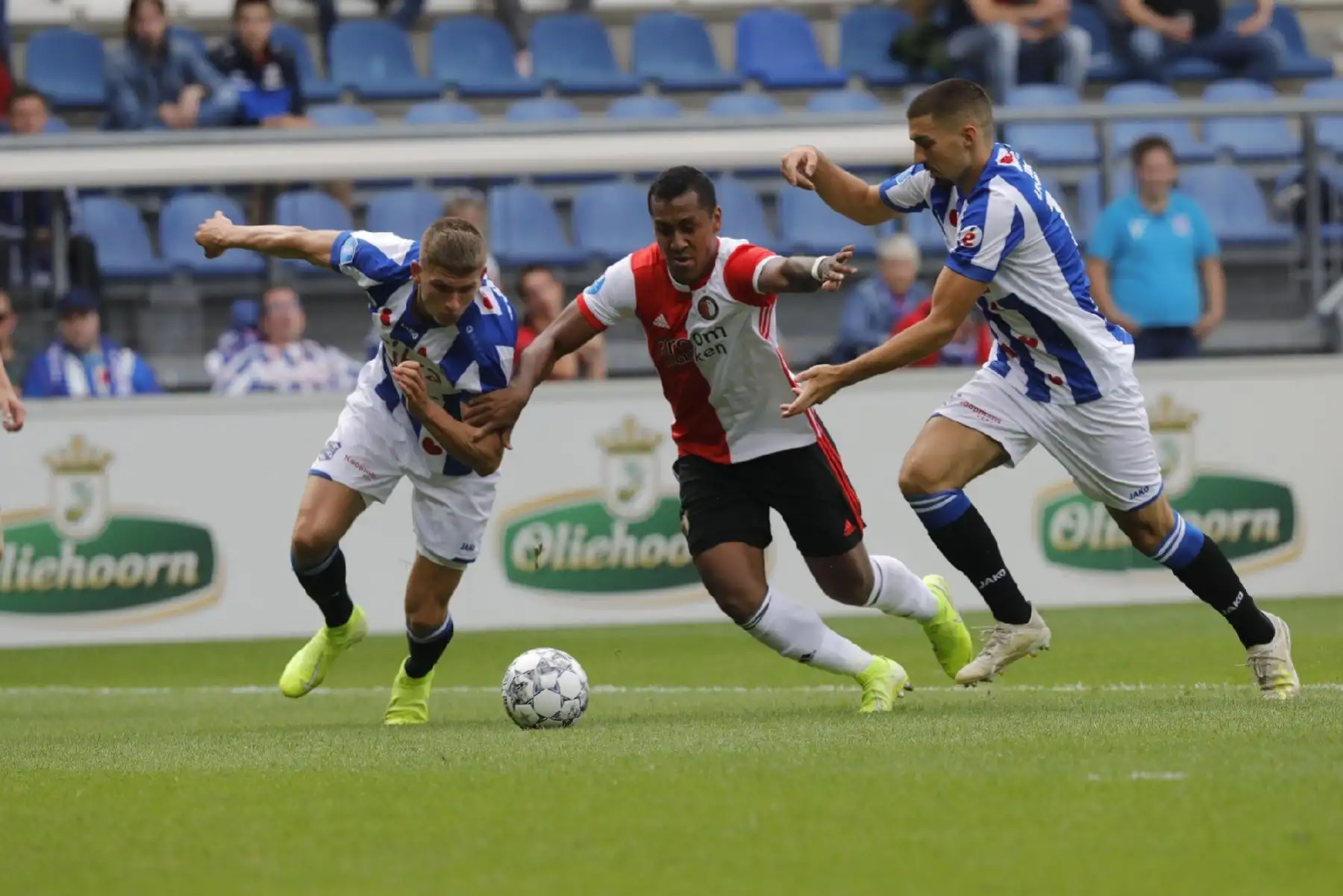 Renato Tapia es el único jugador del Feyenoord en este equipo ideal. Foto: Twitter/Feyenoord
