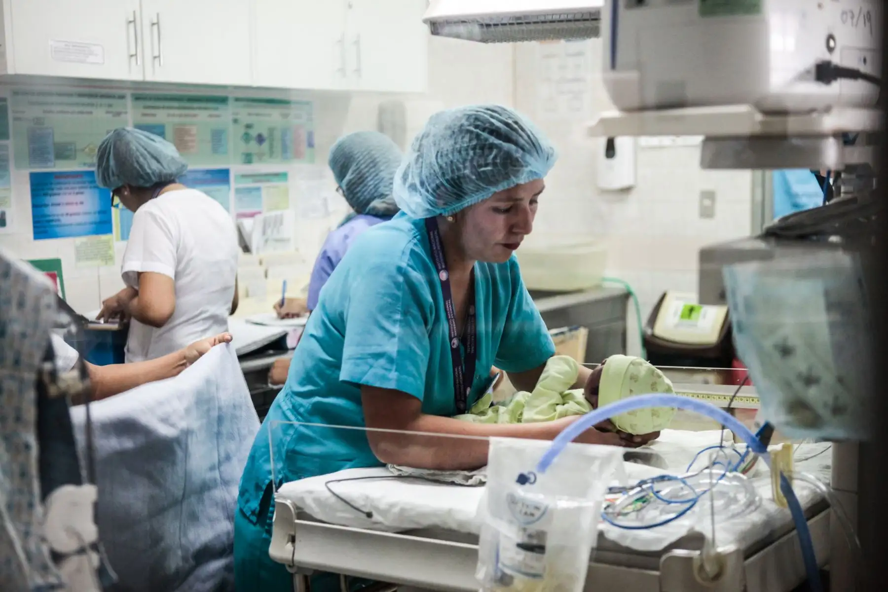 La ministra de Salud Zulema Tomás, recorre la maternidad de Lima para conocer experiencias de buen trato con motivo del Dia Nacional de la Salud y el Buen Trato al Paciente; como parte del énfasis en el trabajo que se realiza en los establecimientos de salud Lima y regiones. Foto: ANDINA/ Miguel Mejía