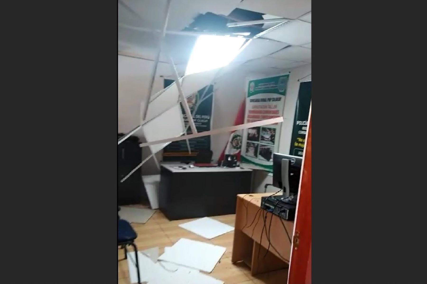 Se desplomó el techo de un ambiente de la comisaría de Cajacay, en la provincia de Bolognesi, a causa del sismo de magnitud 5.2 que se registró esta mañana en la sierra de Áncash.
