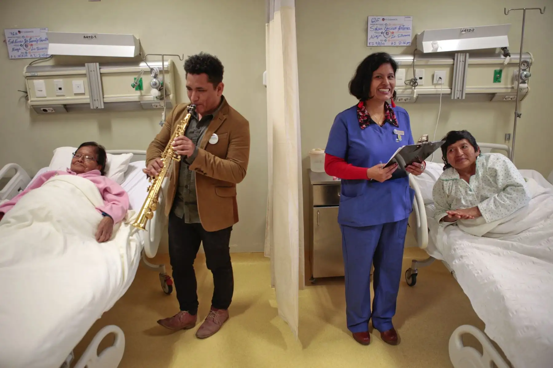La ministra de Salud Zulema Tomás, recorre el hospital de emergencias de alta complejidad en Villa El Salvador para conocer experiencias de buen trato con motivo del Dia Nacional de la Salud y el Buen Trato al Paciente.
Foto: ANDINA/Miguel Mejía