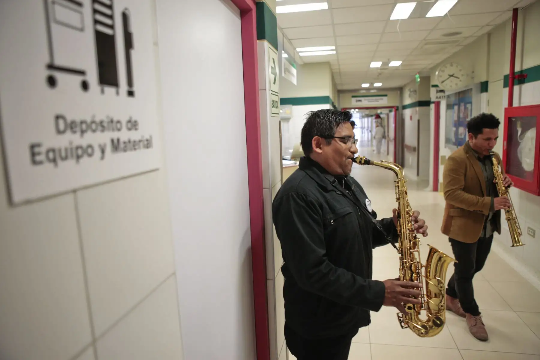 La ministra de Salud Zulema Tomás, recorre el hospital de emergencias de alta complejidad en Villa El Salvador para conocer experiencias de buen trato con motivo del Dia Nacional de la Salud y el Buen Trato al Paciente. Foto: ANDINA/Miguel Mejía