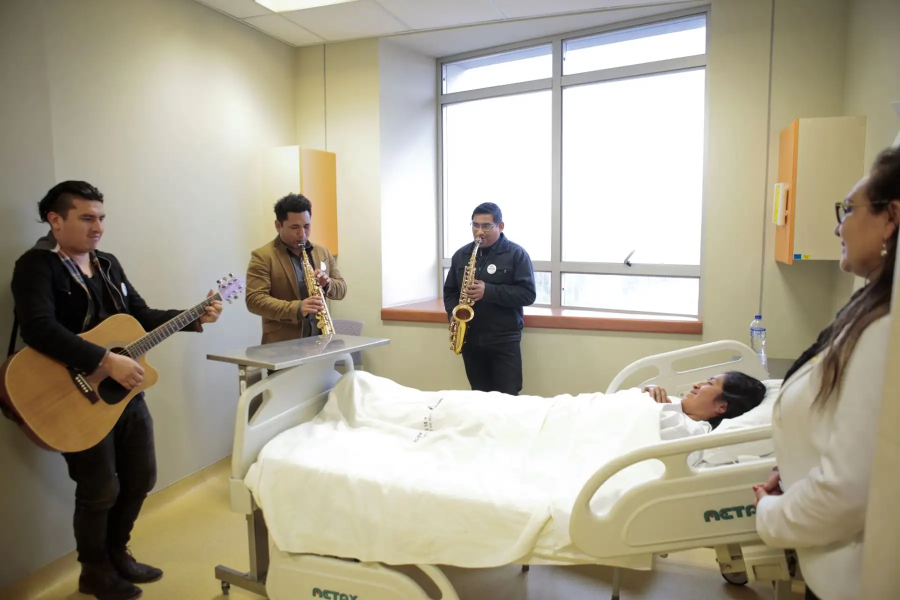 La ministra de Salud Zulema Tomás, recorre el hospital de emergencias de alta complejidad en Villa El Salvador para conocer experiencias de buen trato con motivo del Dia Nacional de la Salud y el Buen Trato al Paciente. Foto: ANDINA/Miguel Mejía