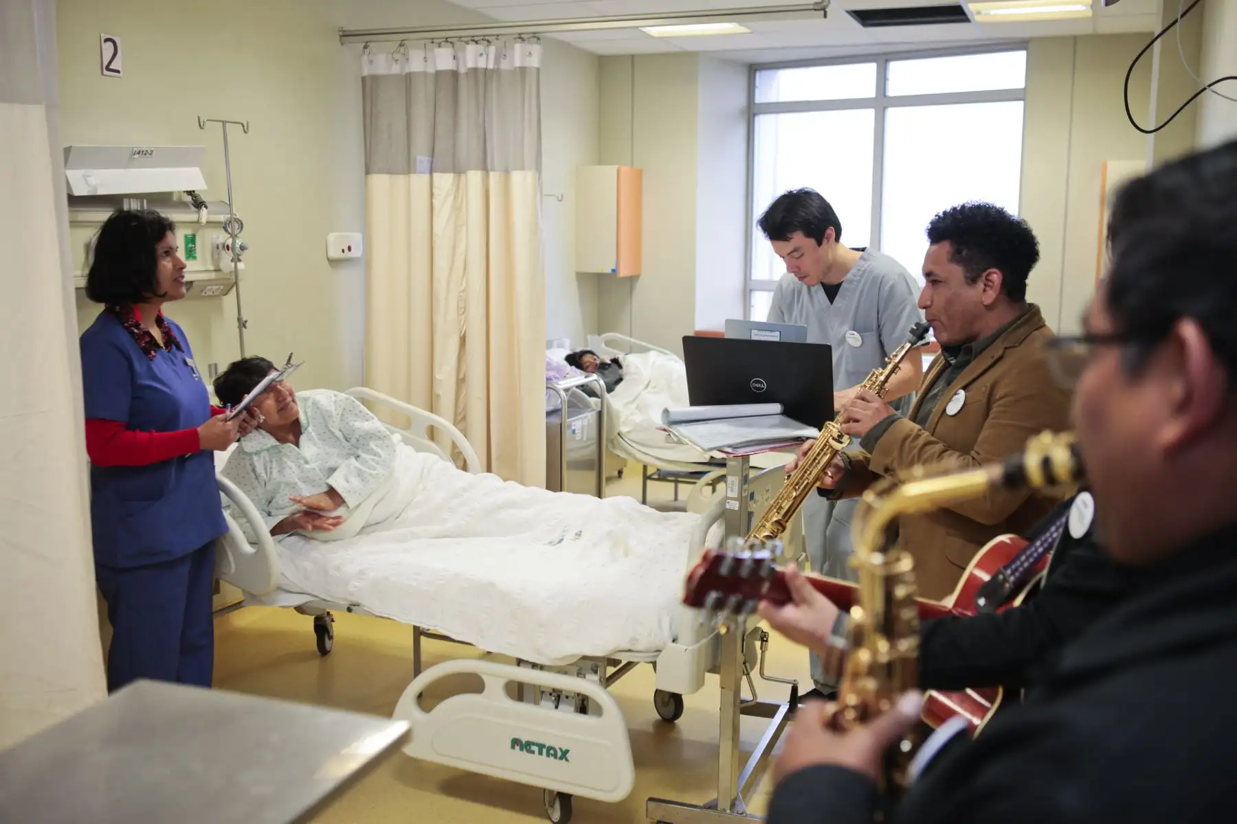 La ministra de Salud Zulema Tomás, recorre el hospital de emergencias de alta complejidad en Villa El Salvador para conocer experiencias de buen trato con motivo del Dia Nacional de la Salud y el Buen Trato al Paciente. Foto: ANDINA/Miguel Mejía