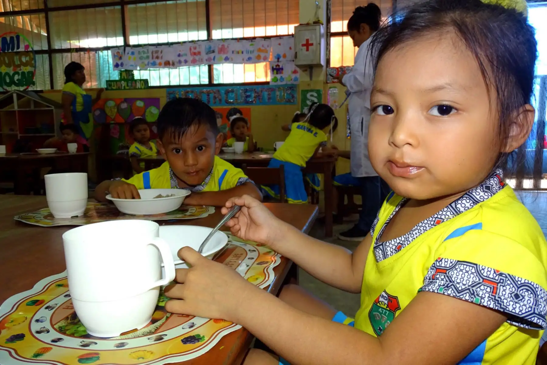 El Programa Nacional de Alimentación Escolar Qali Warma atiende a cerca de 3.8 millones de estudiantes a escala nacional.