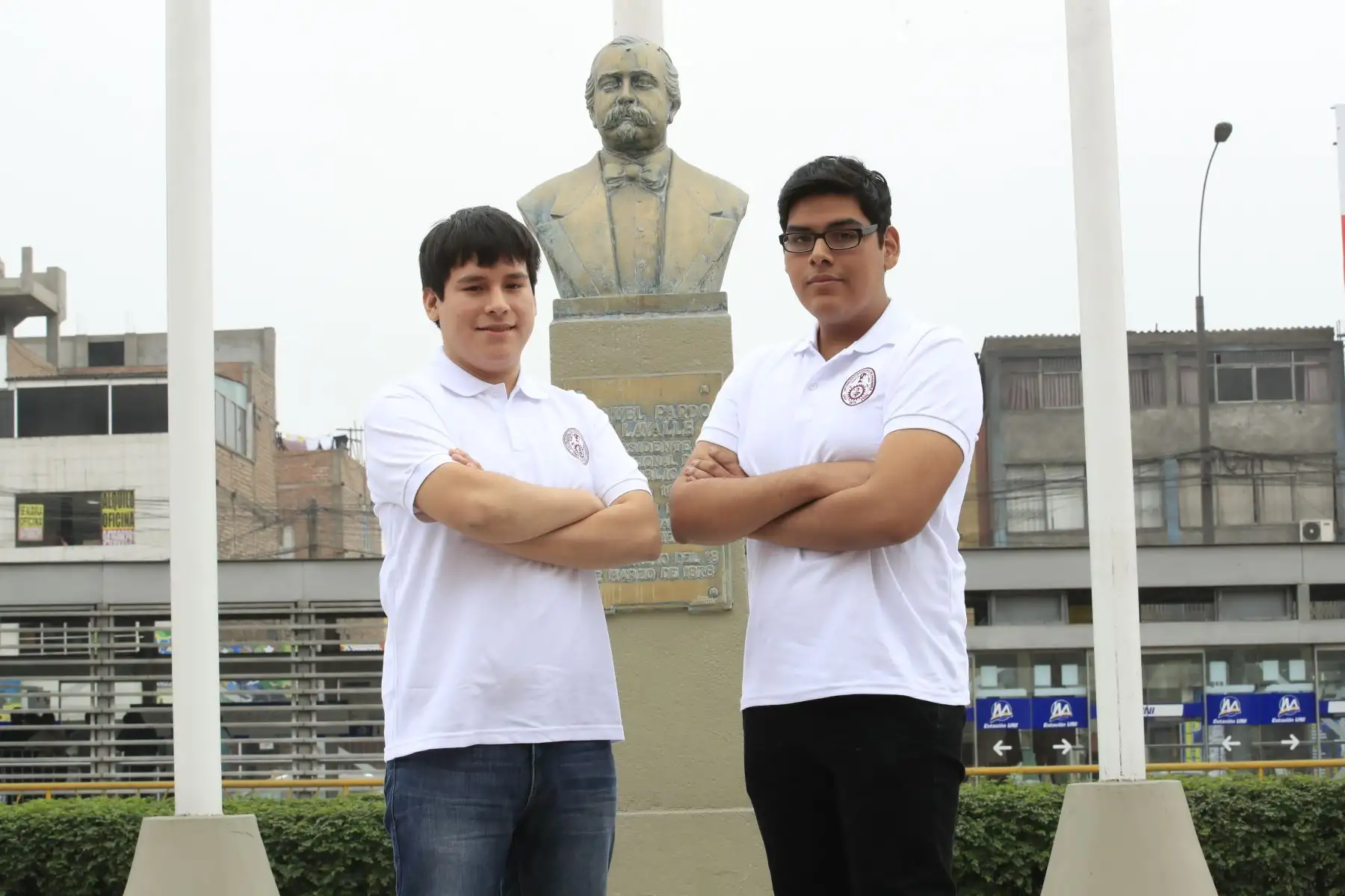 El Rector de la Universidad Nacional de Ingenieria, Dr. Jorge Alva Hurtado presentó a Diego Bayes Santos y Diego Vargas, postulantes que ingresaron en los dos primeros puestos a dicha universidad.

Foto: ANDINA/Juan Carlos Guzman Negrini