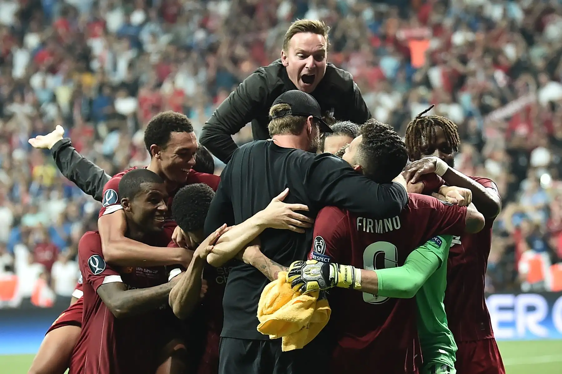 Liverpool celebra ganar el partido de fútbol de la Supercopa de la UEFA 2019 entre el FC Liverpool y el Chelsea en el Besiktas Park Stadium de Estambul.Foto:AFP