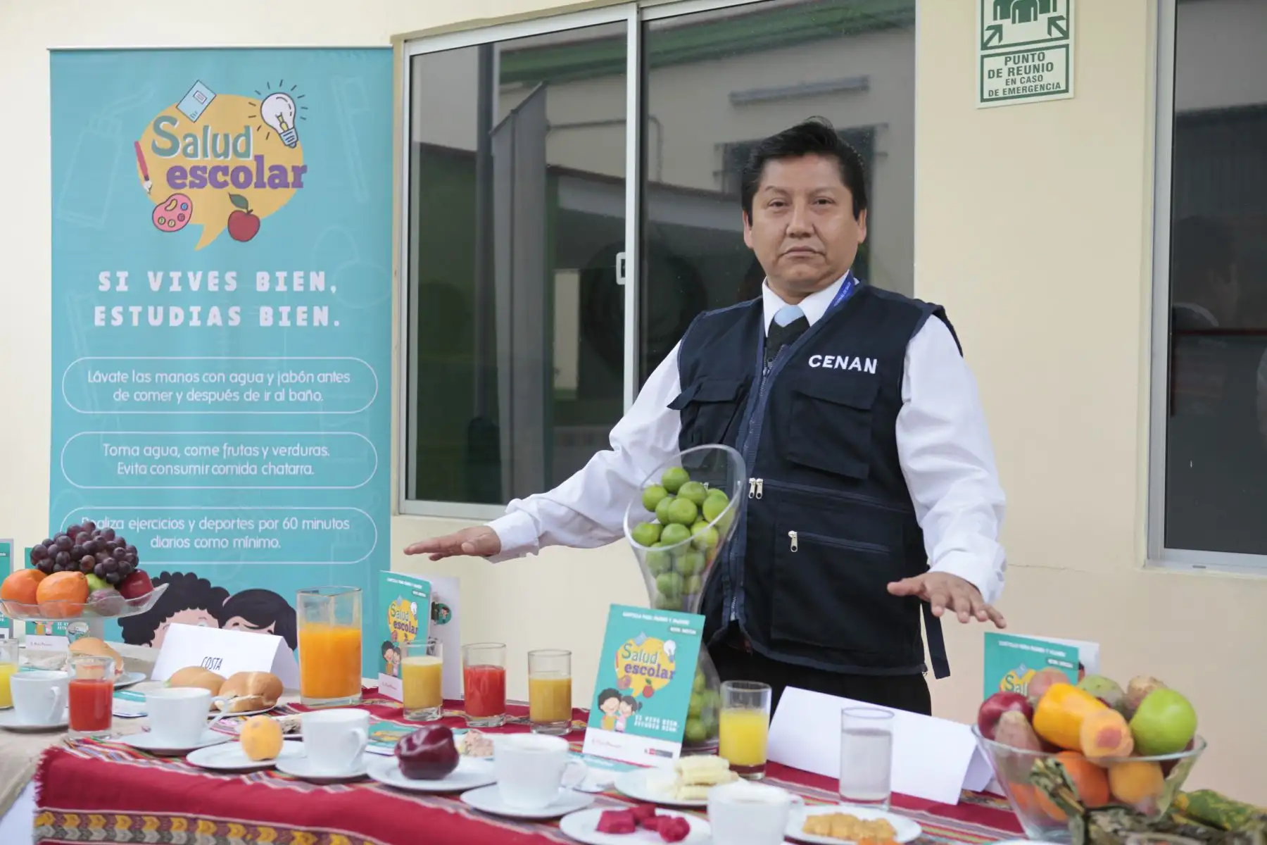 Ministerio de Salud presenta alternativas de desayunos de invierno preparados con cereales andinos y productos de la selva. Niños degustan desayuno de choclo, queso, pan, jugo de fruta y maca.
Foto: ANDINA/Miguel Mejía