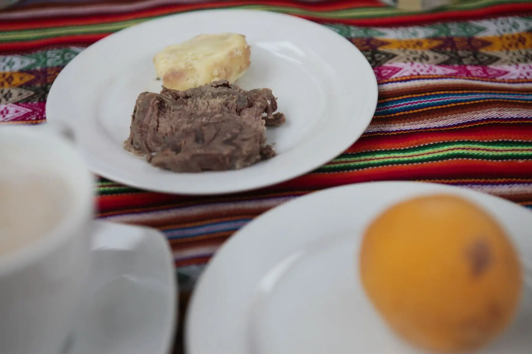 Ministerio de Salud presenta alternativas de desayunos de invierno preparados con cereales andinos y productos de la selva. Niños degustan desayuno de choclo, queso, pan, jugo de fruta y maca.
Foto: ANDINA/Miguel Mejía