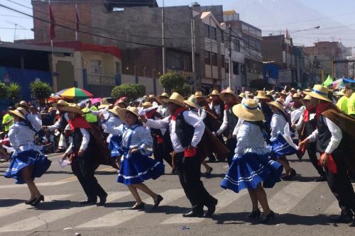 El Corso de la Amistad es una de las actividades centrales por el aniversario de Arequipa. Este año la ciudad blanca celebra su 484° aniversario de fundación. ANDINA