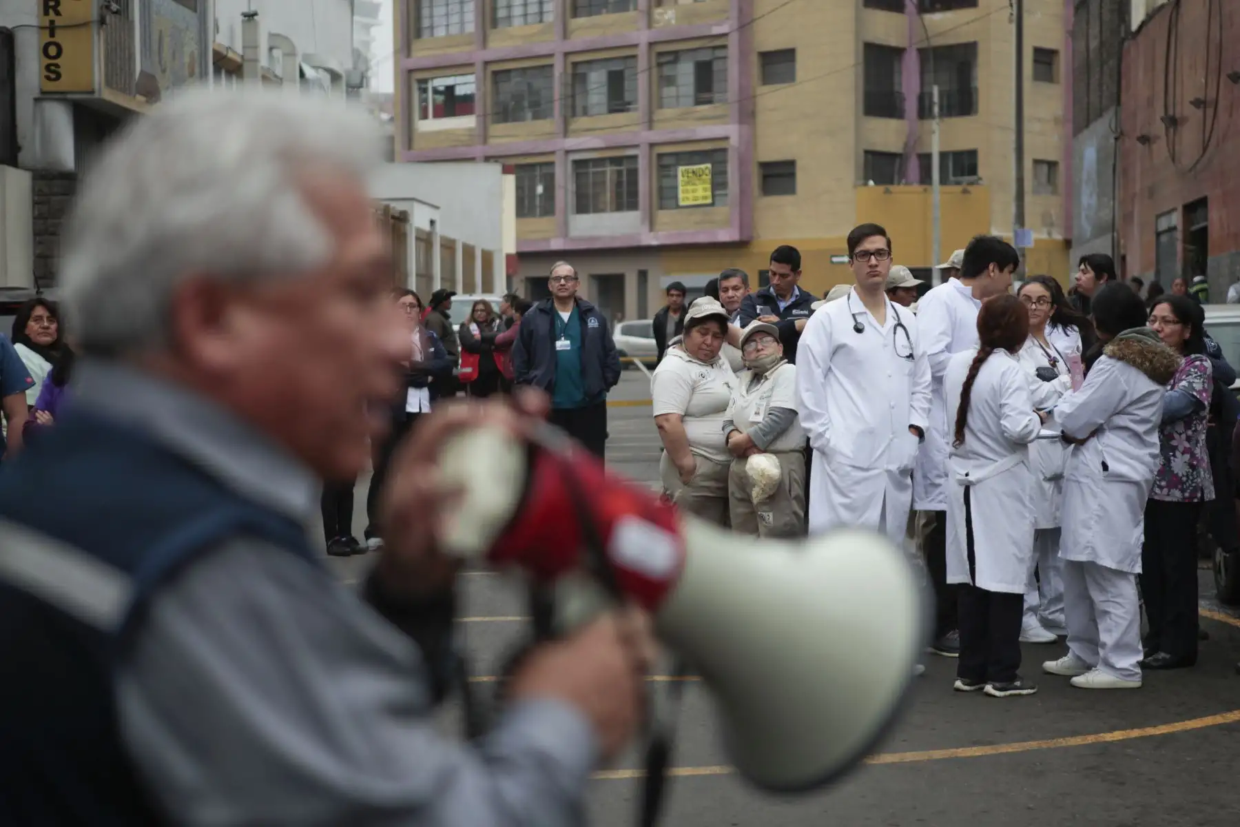 Hospital San Bartolomé. Peruanos participaron hoy en el Simulacro Nacional de Sismo y Tsunami en el litoral peruano y en el Simulacro Nacional Multipeligro en el interior del país, ejercicio preventivo desarrollado por el Instituto Nacional de Defensa Civil (Indeci).
Foto: ANDINA/Miguel Mejía Castro
