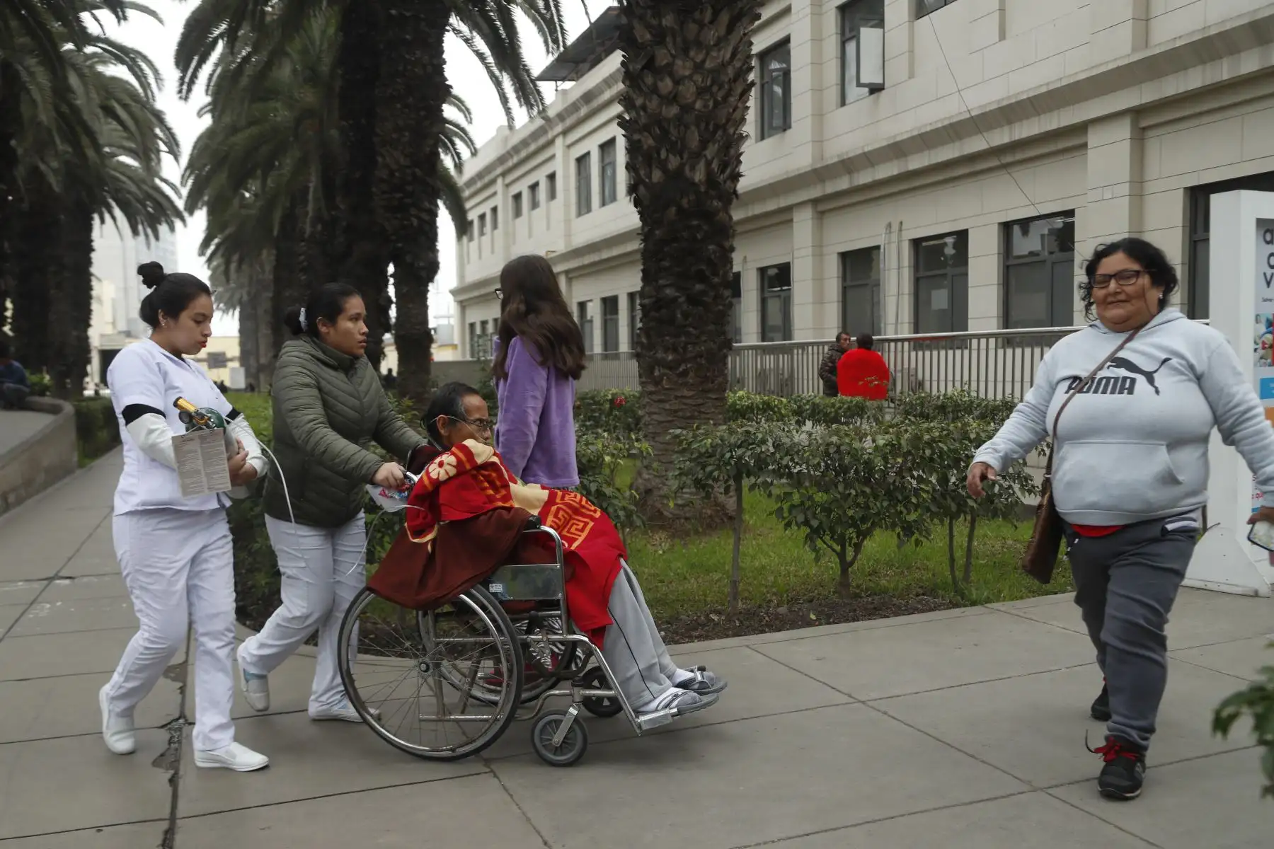 Así se vivió el simulacro nacional de sismo y tsunami en el Hospital Nacional Arzobispo Loayza en Lima. Foto: ANDINA/Josue Ramos