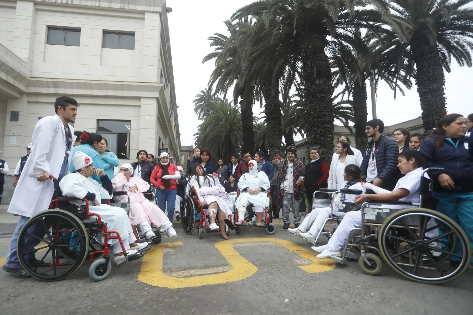 Así se vivió el simulacro nacional de sismo y tsunami en el Hospital Nacional Arzobispo Loayza en Lima. Foto: ANDINA/Josue Ramos