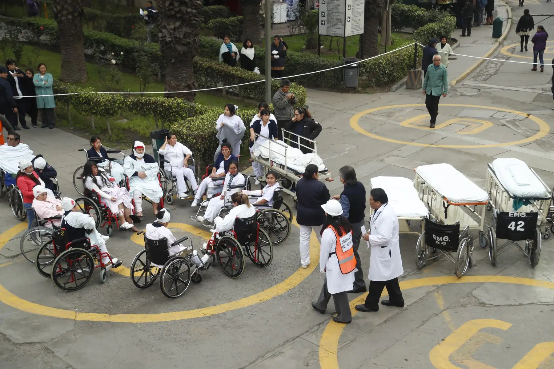 Enfermos heridos del Hospital Loayza. Foto: ANDINA/Josue Ramos