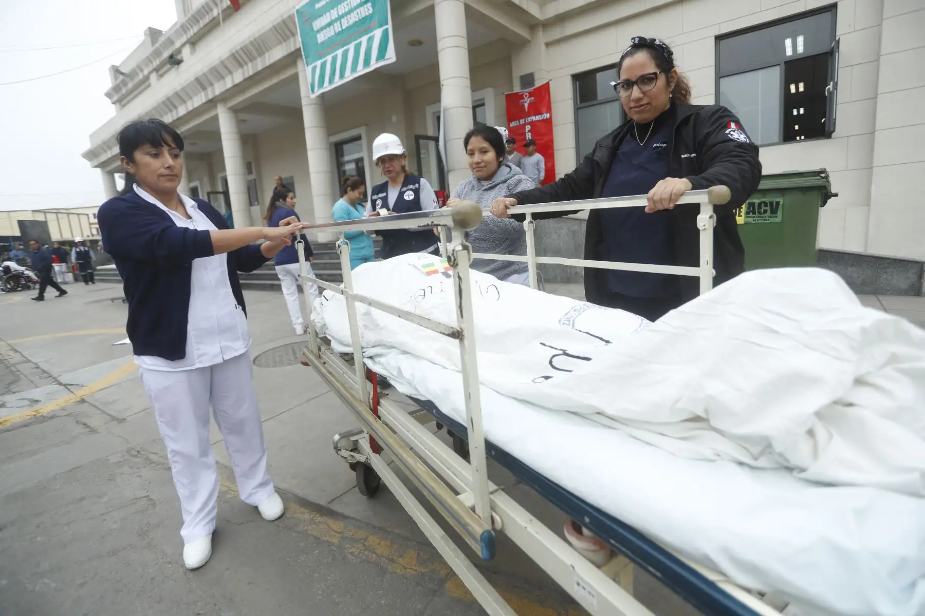 Así se vivió el simulacro nacional de sismo y tsunami en el Hospital Nacional Arzobispo Loayza en Lima. Foto: ANDINA/Josue Ramos